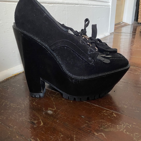 Burberry Prorsum Black Suede platforms silver loops/patent leather details - Picture 7 of 15